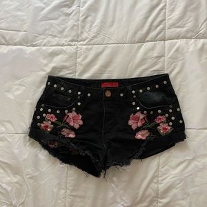 SIGNATURE 8 floral studded denim shorts